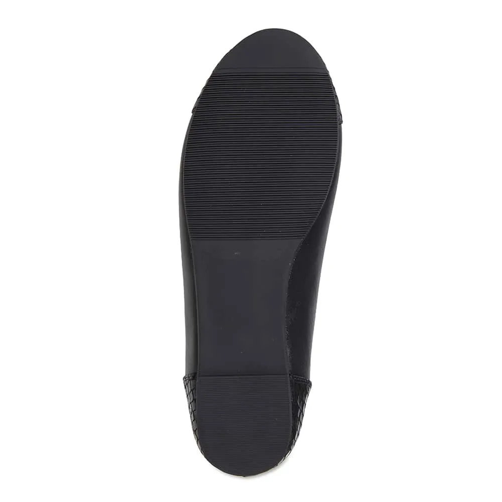 Gemini Flat in Black Leather