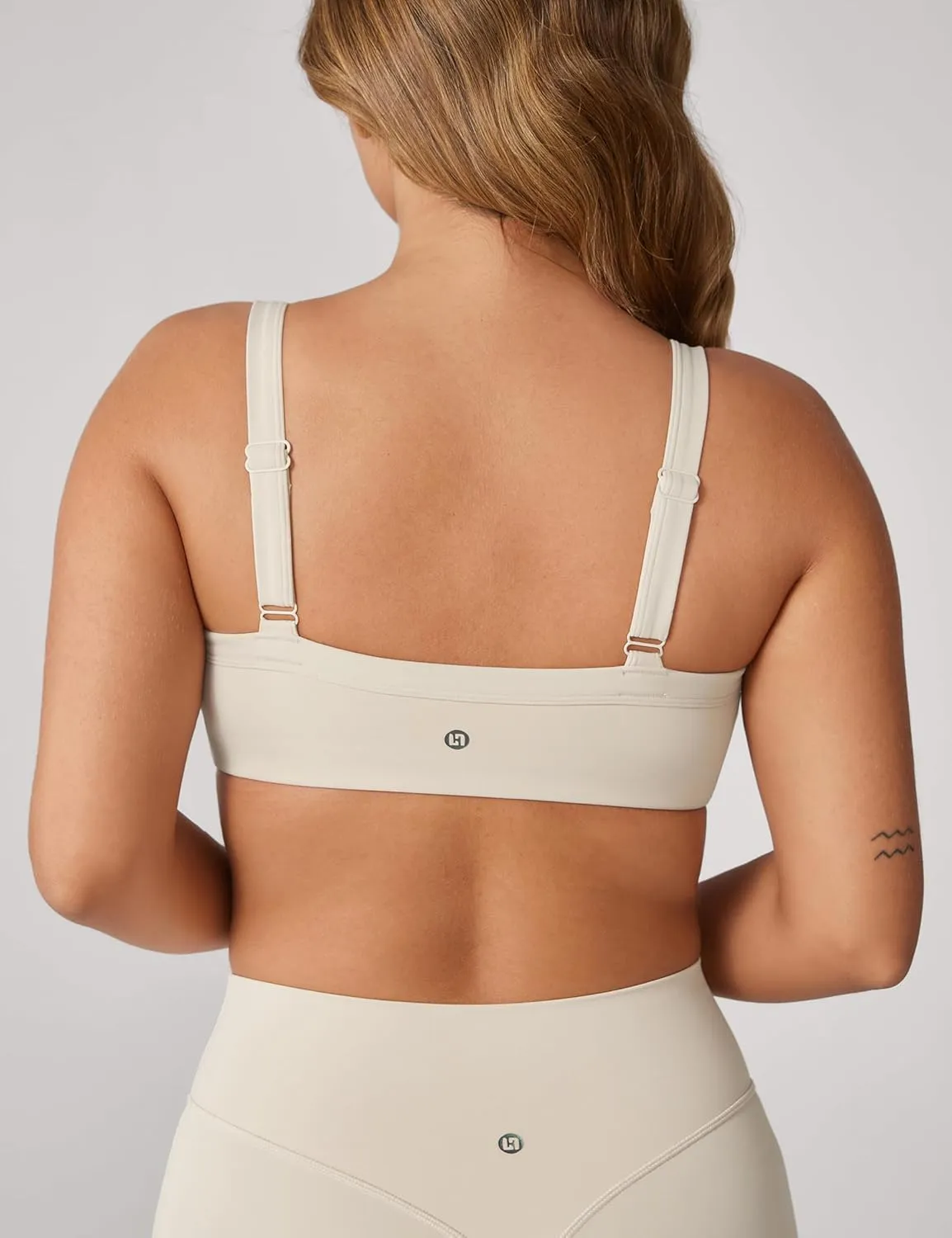 Hugcurve Adjustable Sports Bra Square Neck Wireless Padded Yoga Workout Tops